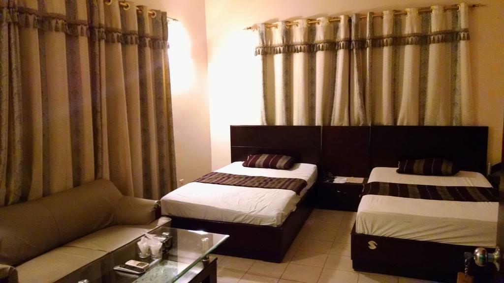 Embassy Lodge Karachi Extérieur photo